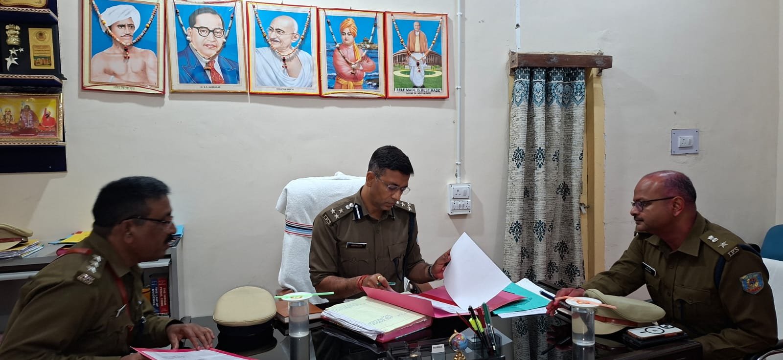 पलामू के DIG किशोर कौशल गढ़वा के बंशीधर नगर पहुंचे, कानून‑व्यवस्था व सुरक्षा व्यवस्था की घेराबंदी की |